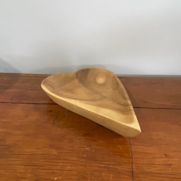 UNIQUE WOOD GRAIN-Heart Shaped Carved Wooden Bowl - Hang or Make it a Candle - Picture 6 of 6